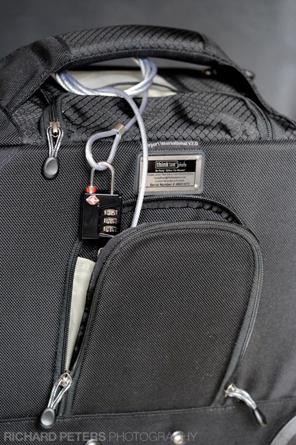 Rear lock compartment to enable you to lock the Airport International v2.0 bag to an imovable object.